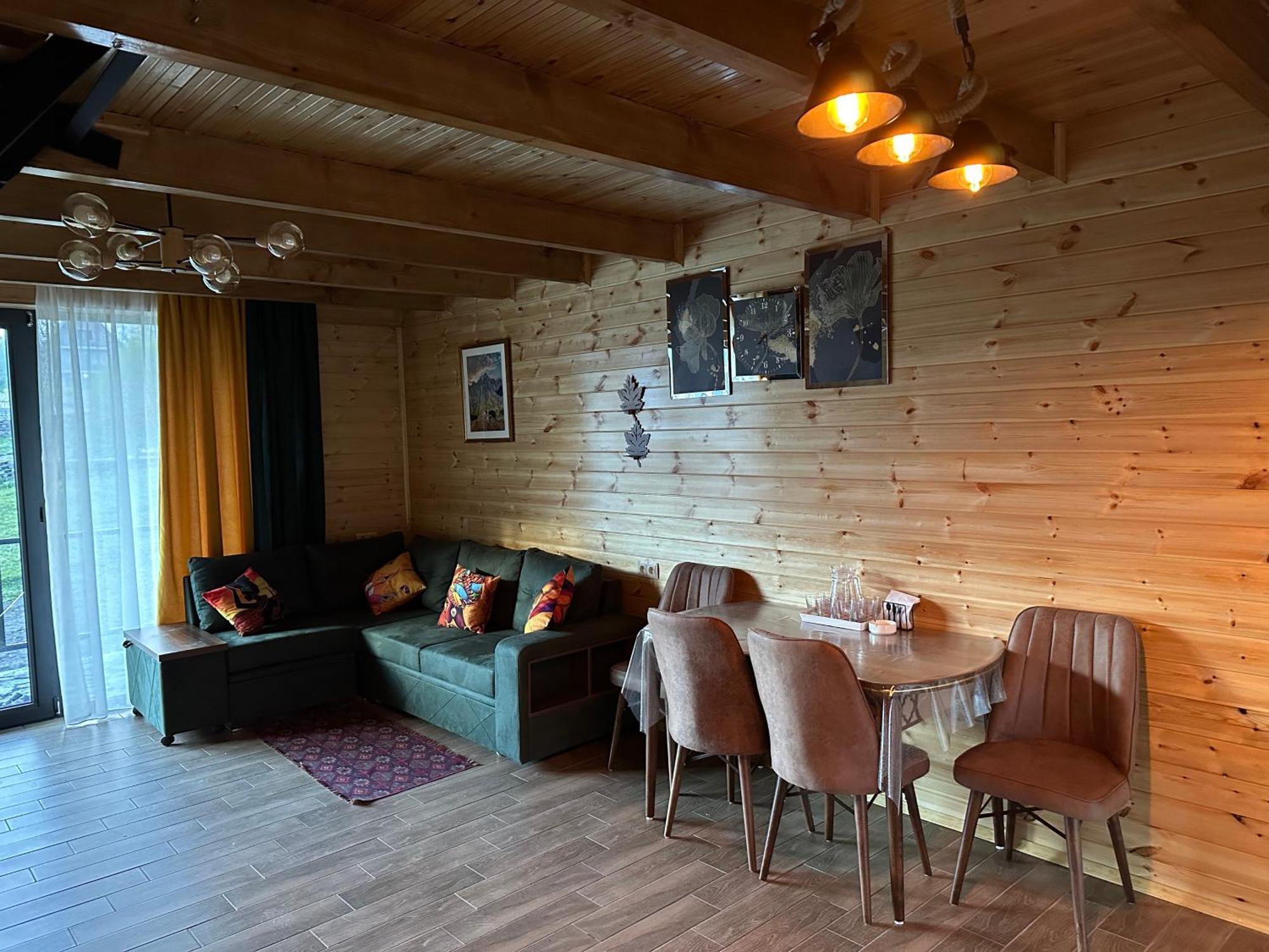 Royal Cottages カズベギ エクステリア 写真